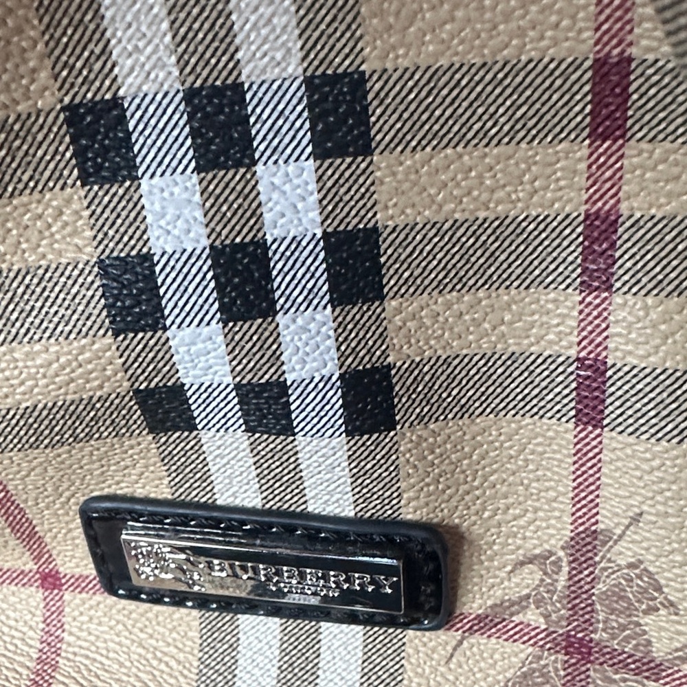 Burberry Tan Check Tote with Black Patent Trim - Picture 4 of 4